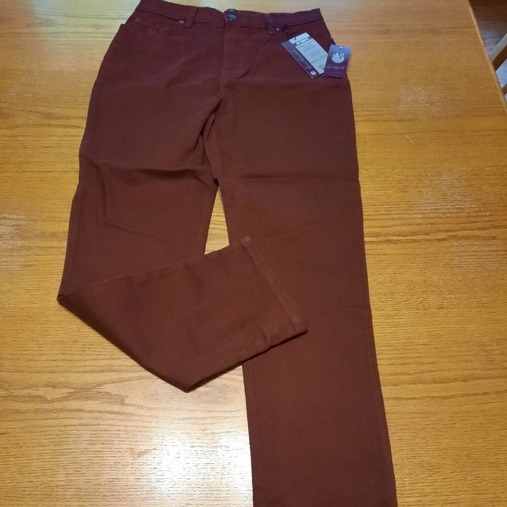 NWT Gloria Vanderbilt Amanda Jeans 8 Average Color Velvet Wine